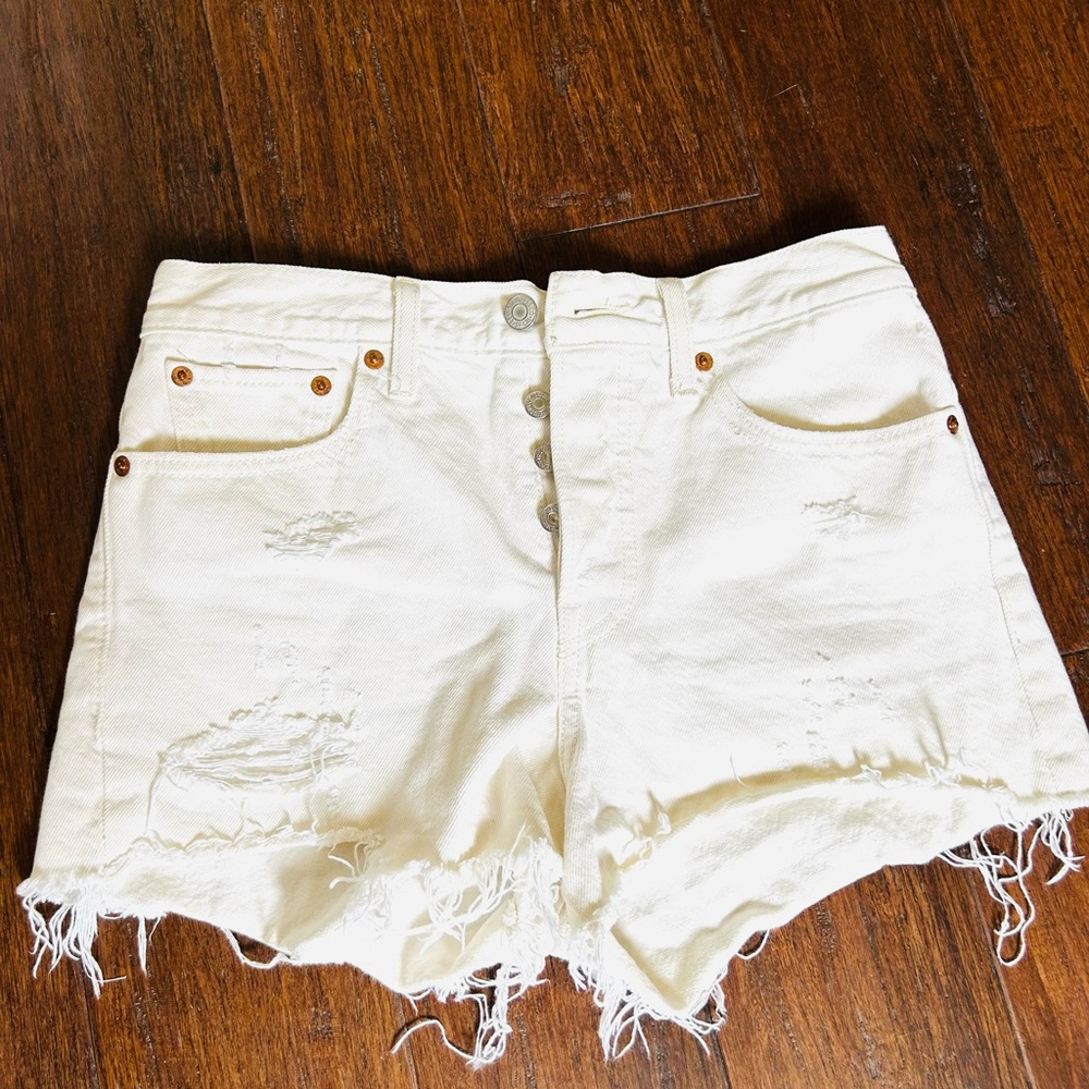 Women’s Levi 27 White Distressed Denim Shorts purchased from Free People